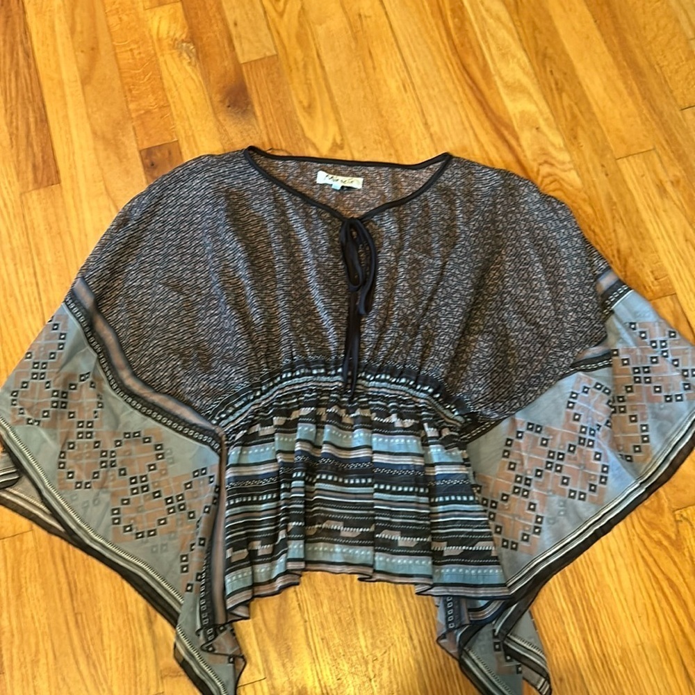 Miracle Women’s Patterned Blouse Size Large